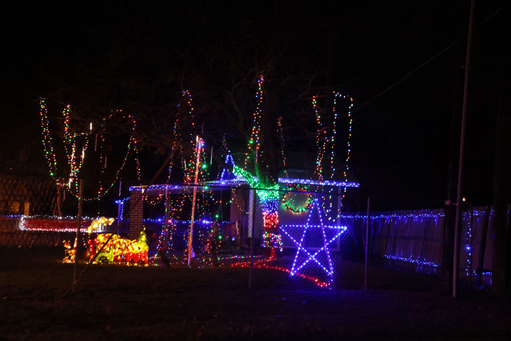 121221-wac-loc-holidaylights-north44th.JPG